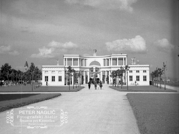 Plečnikove Žale na dan odprtja in blagoslova 1. julija 1940 - F 1940 1 11 009