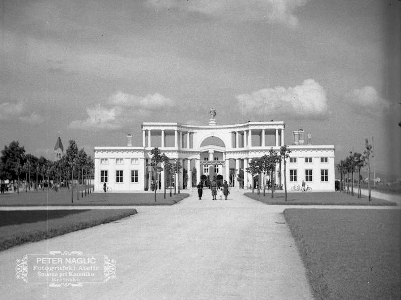 Plečnikove Žale na dan odprtja in blagoslova 1. julija 1940 - F 1940 1 11 009