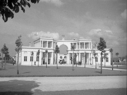 Plečnikove Žale na dan odprtja in blagoslova 1. julija 1940 - F 1940 1 11 010