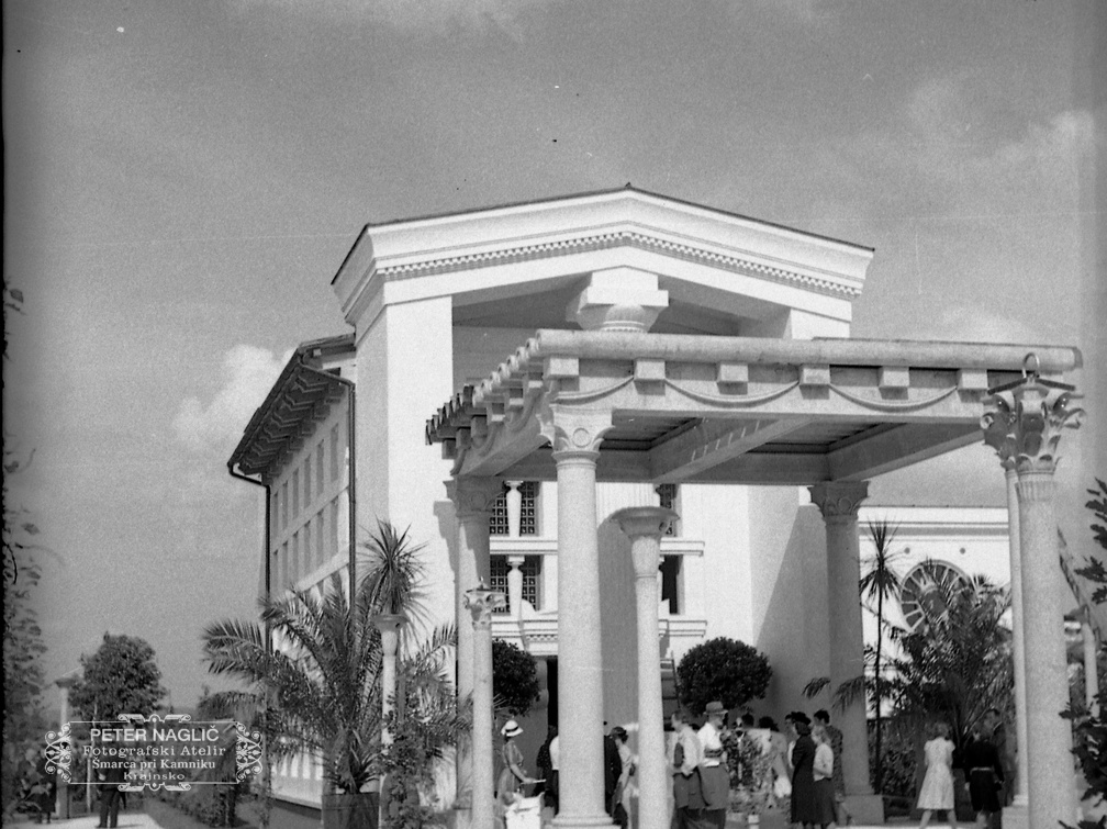 Plečnikove Žale na dan odprtja in blagoslova 1. julija 1940 - F 1940 1 11 011