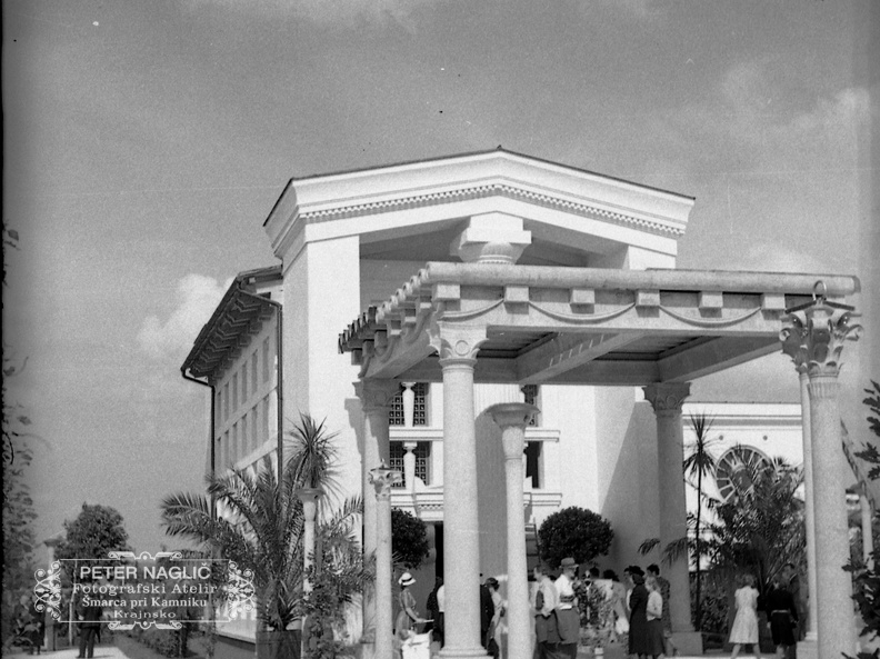 Plečnikove Žale na dan odprtja in blagoslova 1. julija 1940 - F 1940 1 11 011