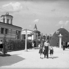 Plečnikove Žale na dan odprtja in blagoslova 1. julija 1940 - F 1940 1 11 013