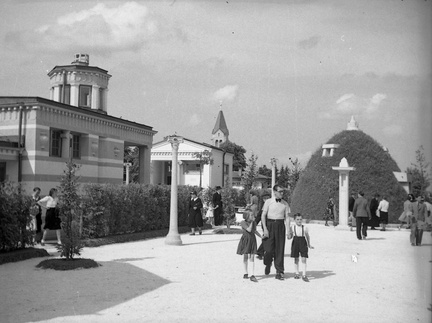 Plečnikove Žale na dan odprtja in blagoslova 1. julija 1940 - F 1940 1 11 013