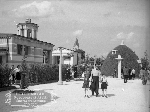 Plečnikove Žale na dan odprtja in blagoslova 1. julija 1940 - F 1940 1 11 013