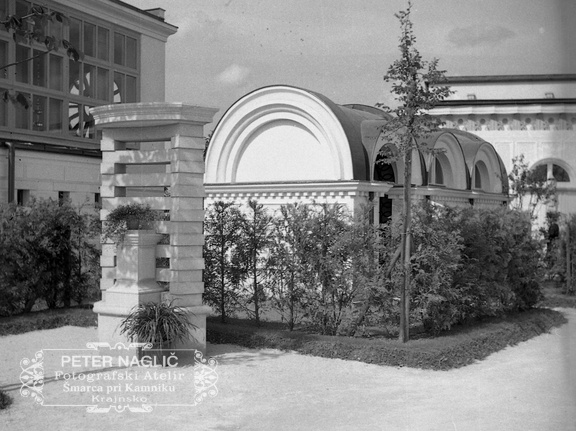 Plečnikove Žale na dan odprtja in blagoslova 1. julija 1940 - F 1940 1 11 014