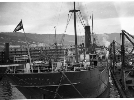 Parniki v pristanišču Trst leta 1910 - Jeruzalem005a