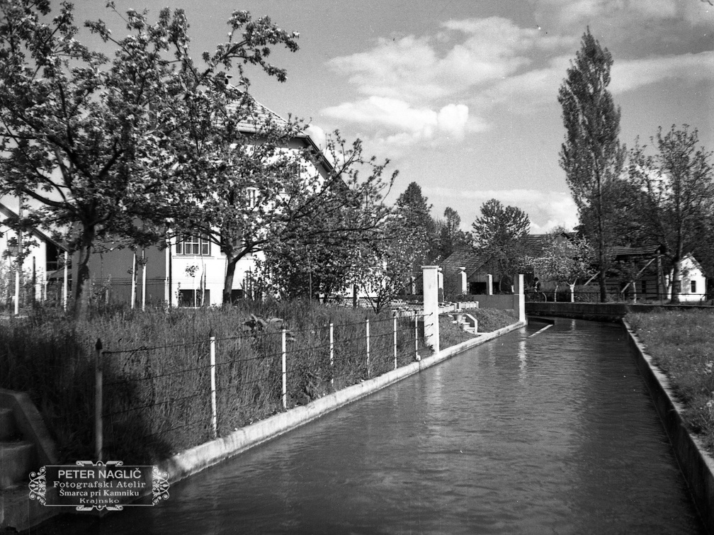 Kanal mlinščice proti Nagličevi tovarni, Šmarca leta 1933 - F 1933 1 2 001
