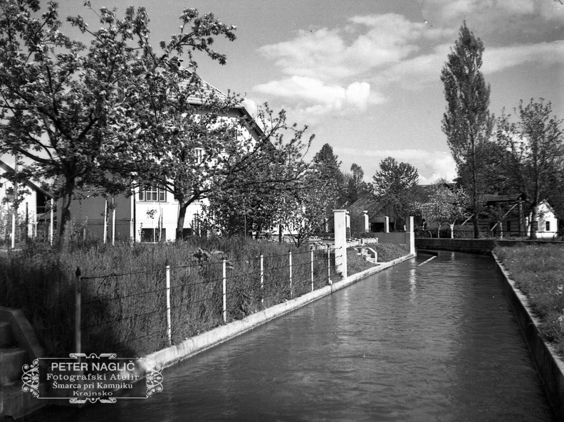 Kanal mlinščice proti Nagličevi tovarni, Šmarca leta 1933 - F 1933 1 2 001