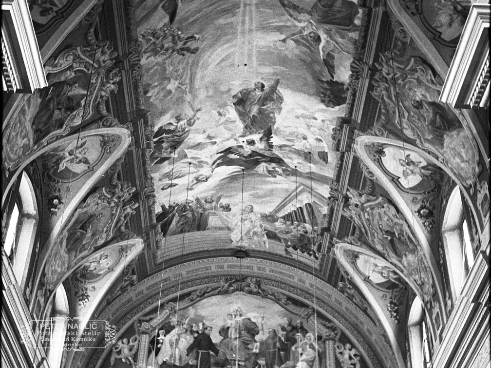 Notranjost frančiškanske cerkve v Ljubljani leta 1937 - F 1937 1 6 005