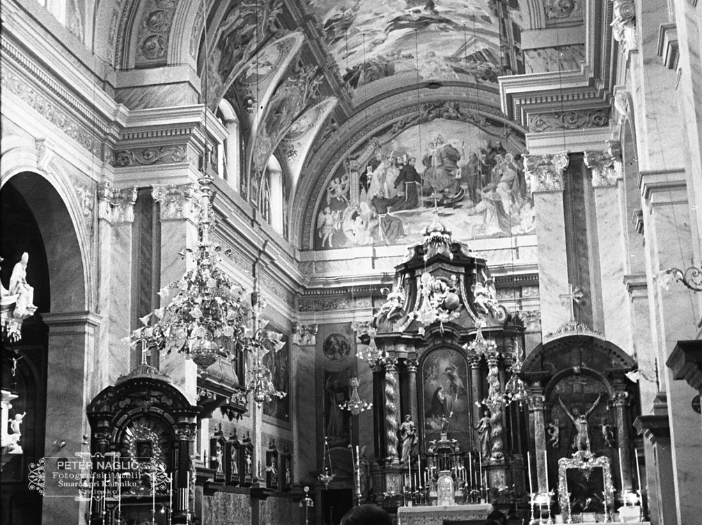 Notranjost frančiškanske cerkve v Ljubljani leta 1937 - F 1937 1 6 015