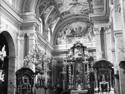 Notranjost frančiškanske cerkve v Ljubljani leta 1937 - F 1937 1 6 015