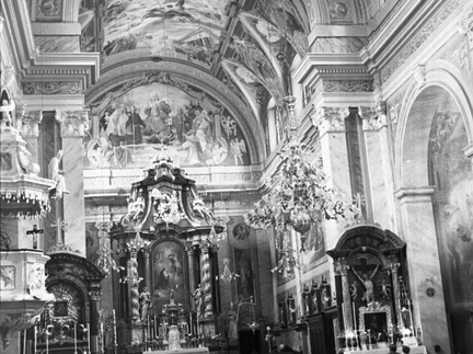 Notranjost frančiškanske cerkve v Ljubljani leta 1937 - F 1937 1 6 016