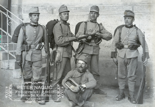 Mala skupina v bojni opremi - 59  830