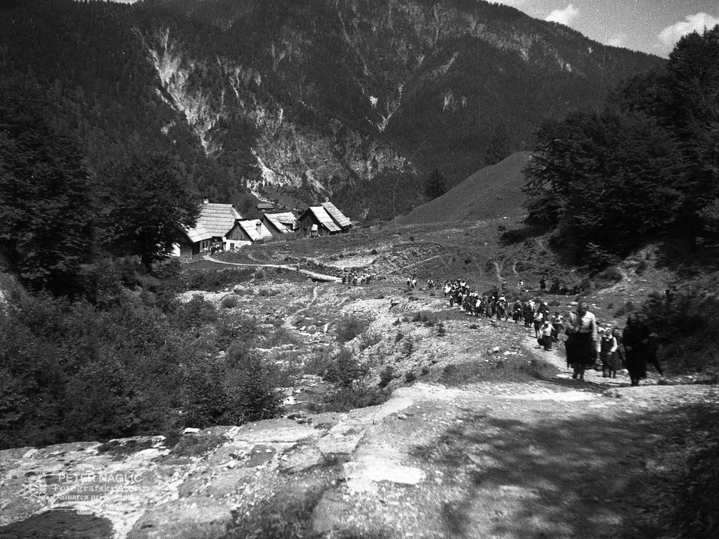 Veliko slovensko romanje na sv. Višarje v organizaciji Katoliške akcije leta 1933 - F 1933 1 8A 001