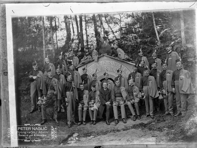 Homški Orli pred studencem - Naglic RA 279