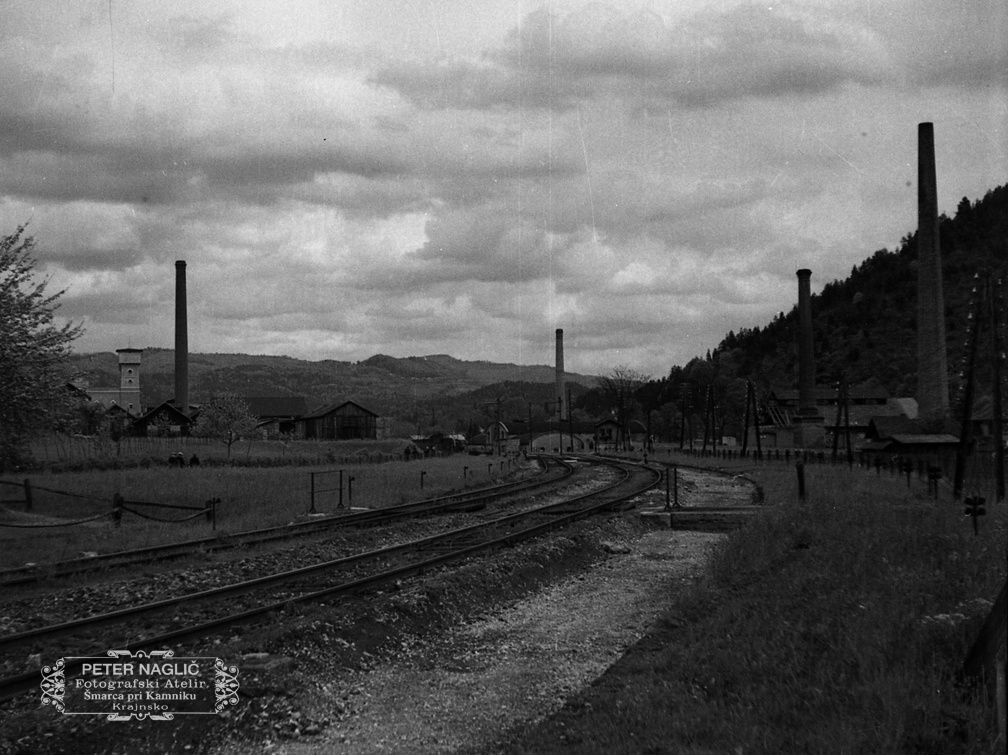 Litija, industrija; levo predilnica, desno Šmelc; pogled od "direktorjeve vile" - F 1933 2 10 010