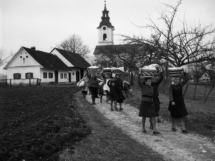 Od blagoslova jedi na Veliko soboto, Šmarca leta 1940 - F 1940 1 4 004