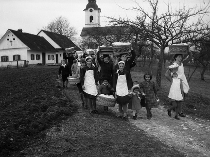Od blagoslova jedi na Veliko soboto, Šmarca leta 1940 - F 1940 1 4 006