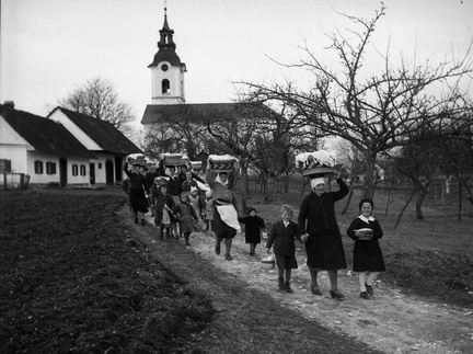 Od blagoslova jedi na Veliko soboto, Šmarca leta 1940 - F 1940 1 4 007