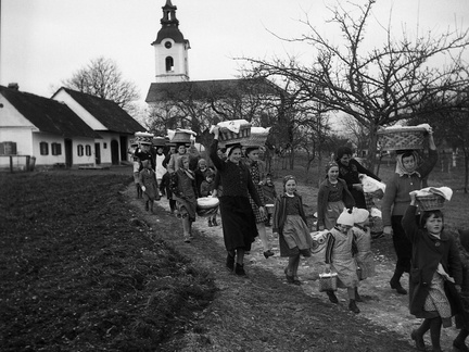 Od blagoslova jedi na Veliko soboto, Šmarca leta 1940 - F 1940 1 4 008