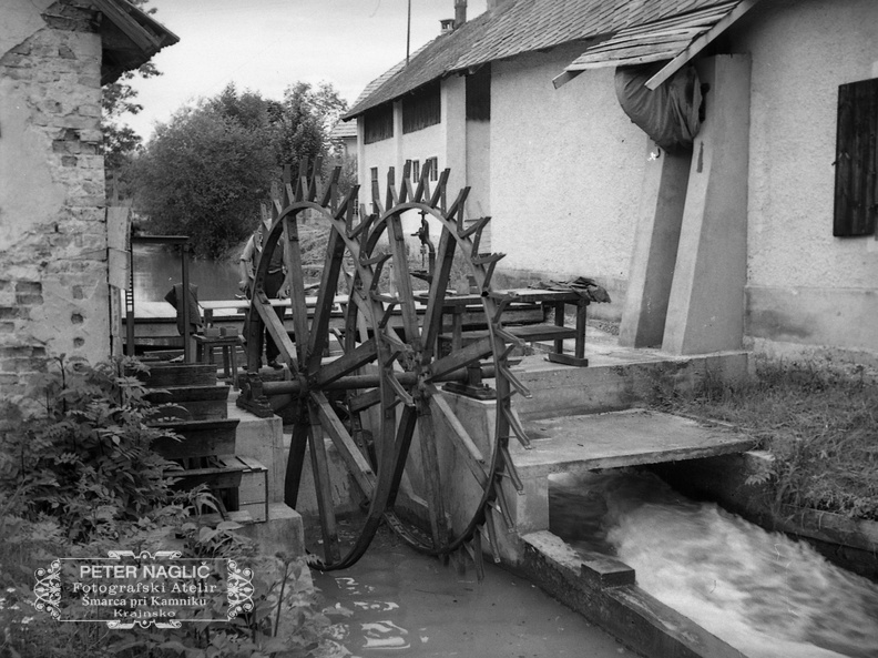 Gradnja velikega vodnega kolesa pri Nagličevih leta 1940 -F 1940 1 6 001