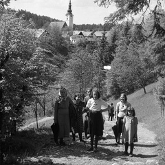Nagličeva družina v Mošnjah med romanjem na Brezje, 26. maja 1940 - F 1940 1 8 009
