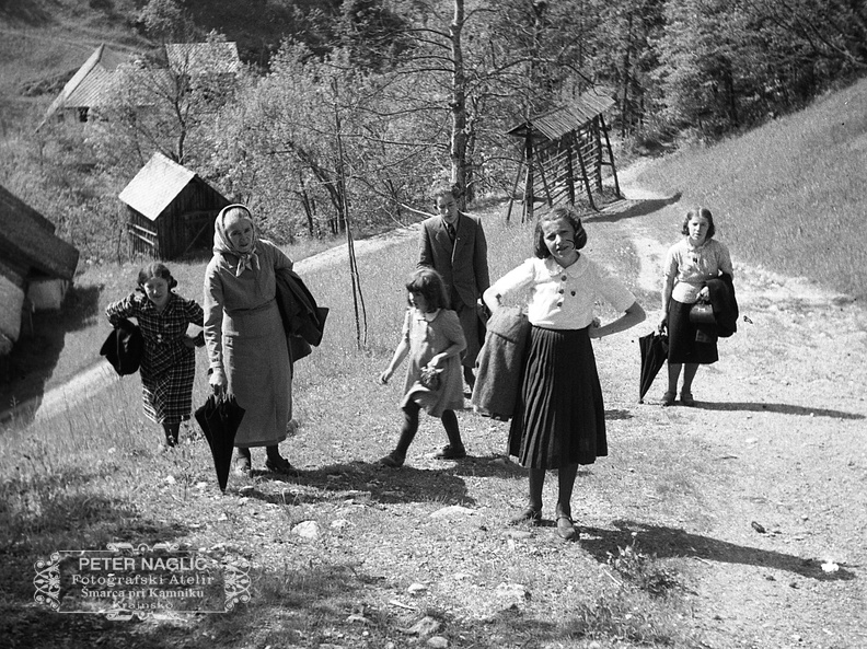 Nagličeva družina v Mošnjah med romanjem na Brezje, 26. maja 1940 - F 1940 1 8 010