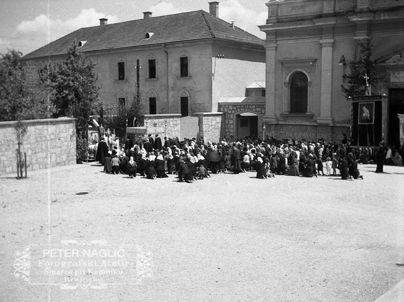 Nagličeva družina na Brezjah ob 20 letnici poroke, 26. maja 1940 - F 1940 1 8 013