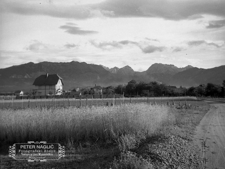 Zajčeva vila v Šmarci leta 1940 - F 1940 1 10 008