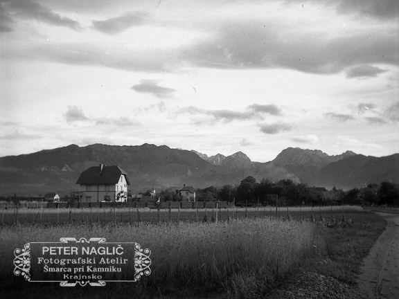 Zajčeva vila v Šmarci leta 1940 - F 1940 1 10 009