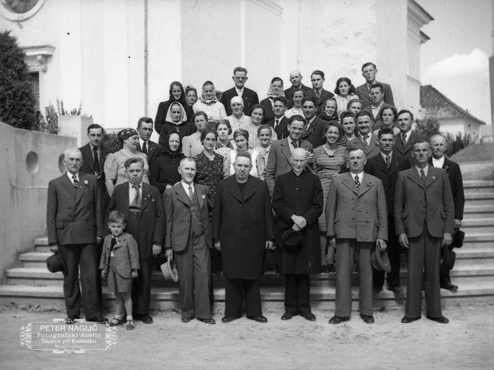 Obisk Homških romarjev pri župniku Antonu Mrkunu v Videm - Dobro polje - F 1940 1 10 011