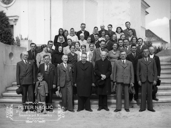 Obisk Homških romarjev pri župniku Antonu Mrkunu v Videm - Dobro polje - F 1940 1 10 011