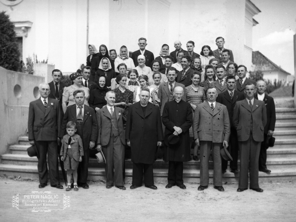 Obisk Homških romarjev pri župniku Antonu Mrkunu v Videm - Dobro polje - F 1940 1 10 012