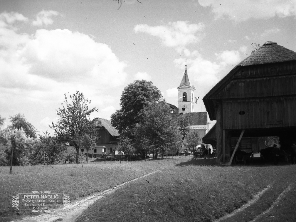 Videm - Dobrepolje, motiv ob župnijski cerkvi leta 1940 - F 1940 1 10 017