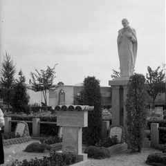 Grob škofa Janeza Gnidovca na Žalah leta 1940 - F 1940 1 11 003