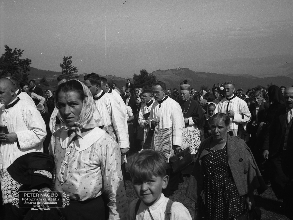 Škof dr. Rožman med procesijo na Kureščku leta 1940 - F 1940 1 12 007