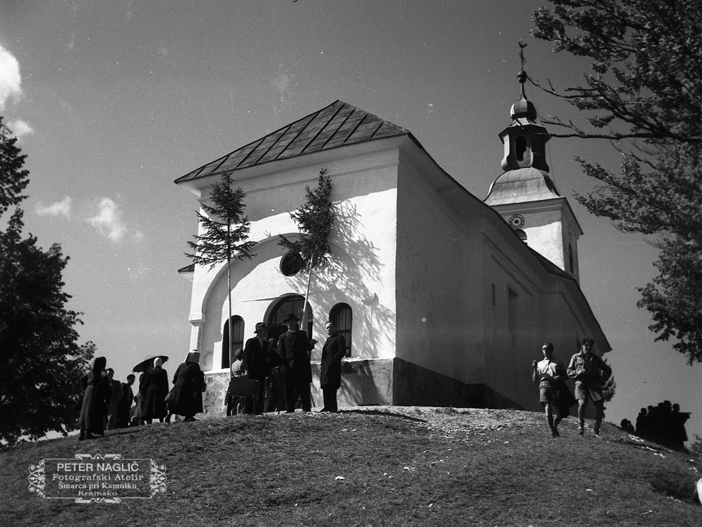 Cerkev Marije Kraljice Miru na Kureščku leta 1940 - F 1940 1 12 016