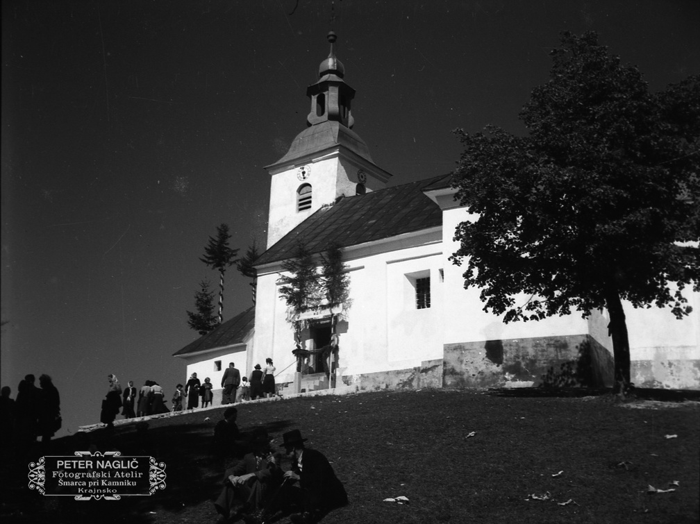 Cerkev Marije Kraljice Miru na Kureščku leta 1940 - F 1940 1 12 017