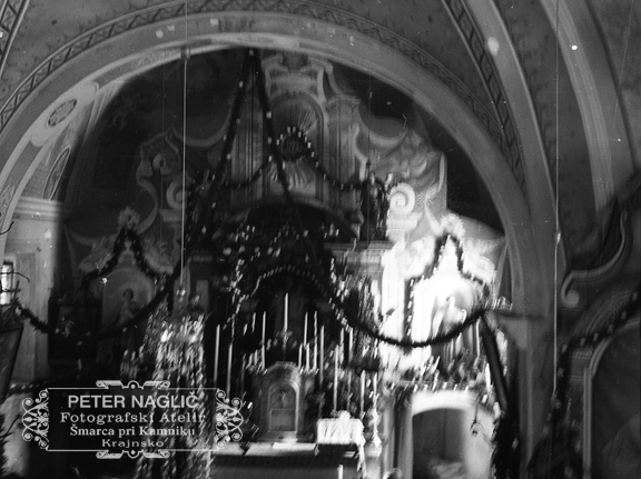 Notranjost cerkve Marije Kraljice Miru na Kureščku leta 1940 - F 1940 1 13 001