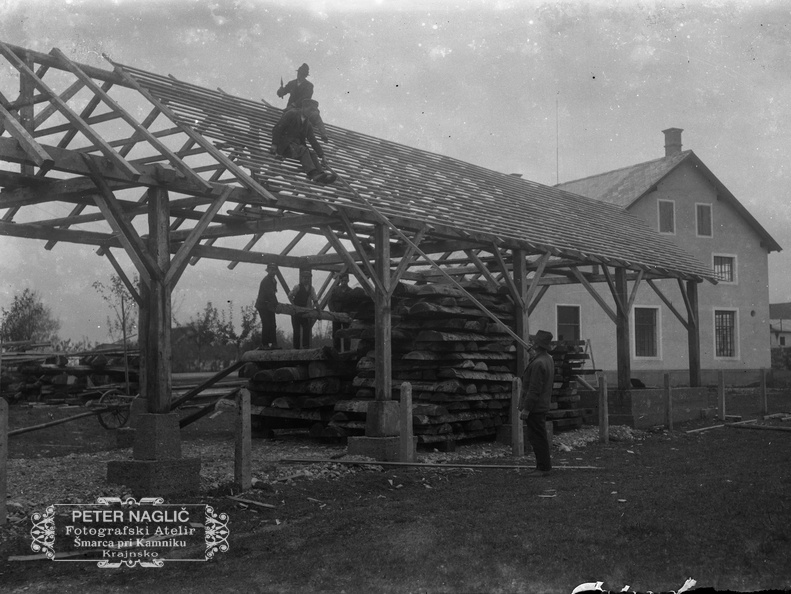 Nabijanje lat na šupo za les,1923 - Naglic027