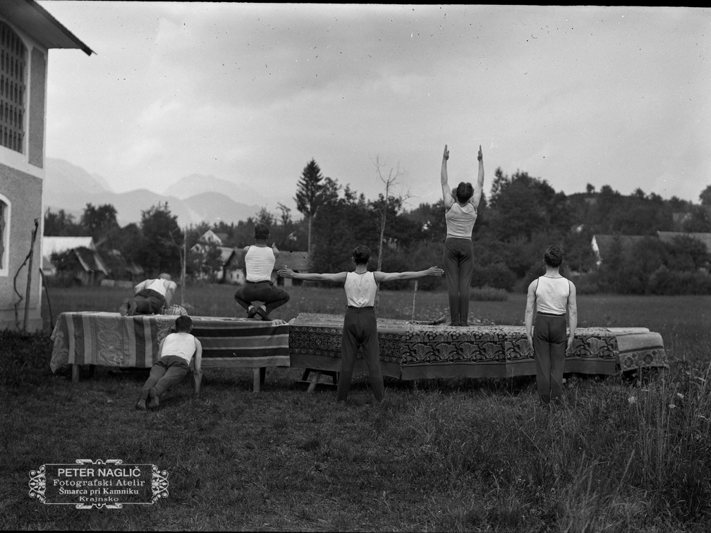 Skupina Orlov pri vajah v Komendi - Naglic 1262