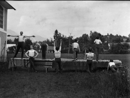 Skupina Orlov pri vajah v Komendi - Naglic 1264