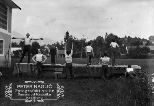 Skupina Orlov pri vajah v Komendi - Naglic 1264