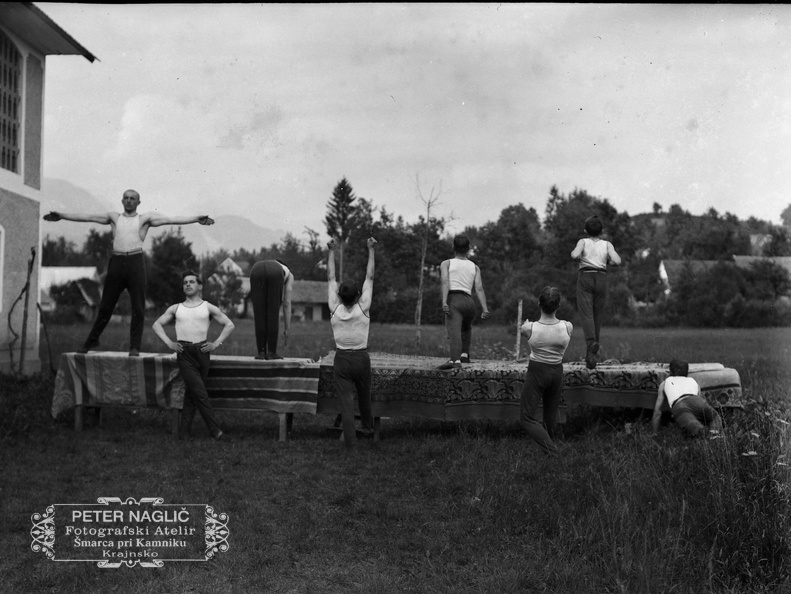 Skupina Orlov pri vajah v Komendi - Naglic 1264