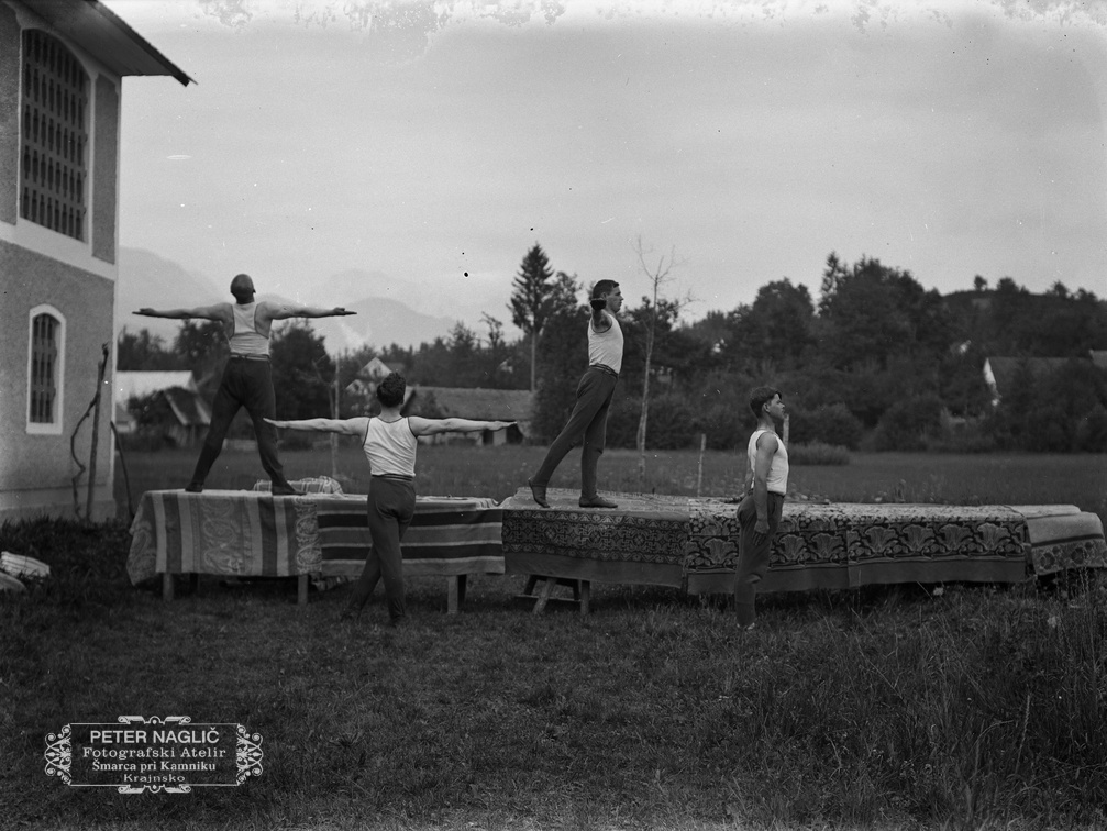 Skupina Orlov pri vajah v Komendi - Naglic 1265