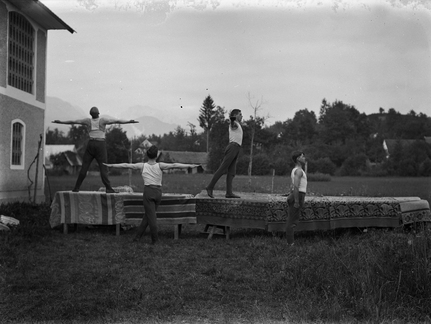 Skupina Orlov pri vajah v Komendi - Naglic 1265