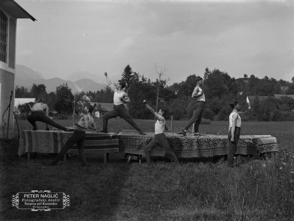 Skupina Orlov pri vajah v Komendi - Naglic 1266