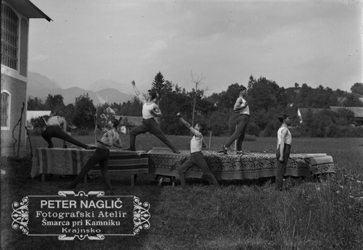 Skupina Orlov pri vajah v Komendi - Naglic 1266