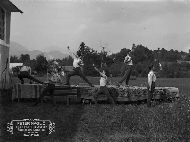 Skupina Orlov pri vajah v Komendi - Naglic 1266