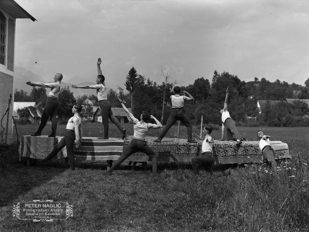 Skupina Orlov pri vajah v Komendi - Naglic 1267